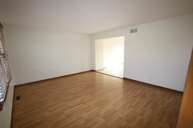 Foto del edificio - 301 S Raven Rd
