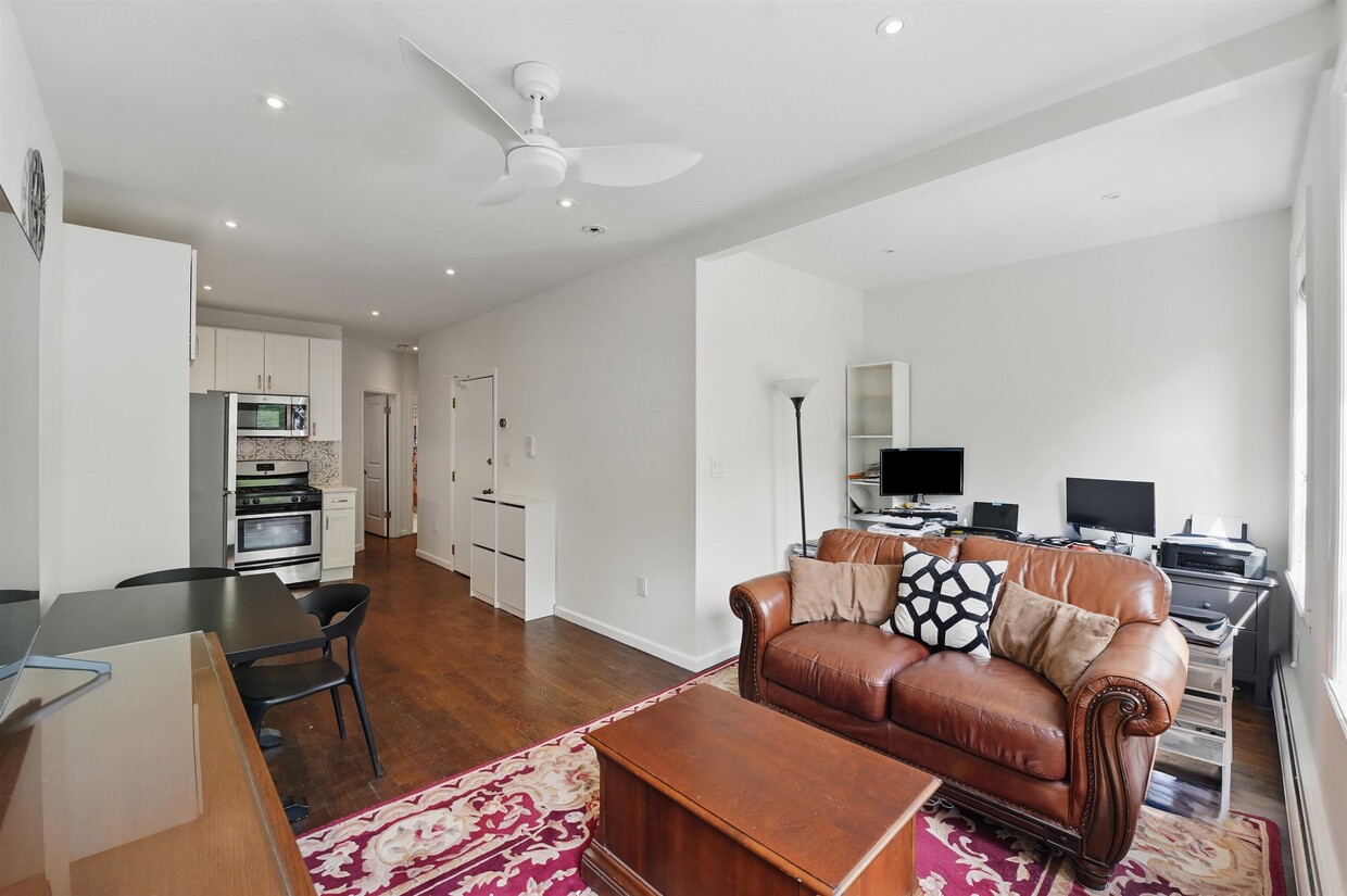 Foto principal - 242 6th St