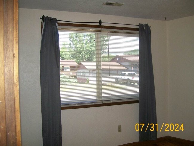 Foto del edificio - 528 N M St