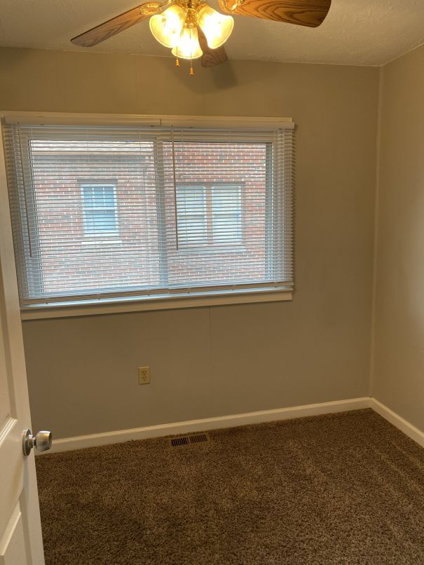 Building Photo - 3771 Creston Dr