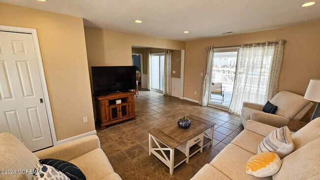 Foto del edificio - 60 Mary Alice Rd