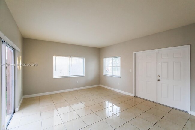 Building Photo - 377 NE 29th Terrace