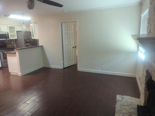 Foto del edificio - 8708 Piney Point Dr