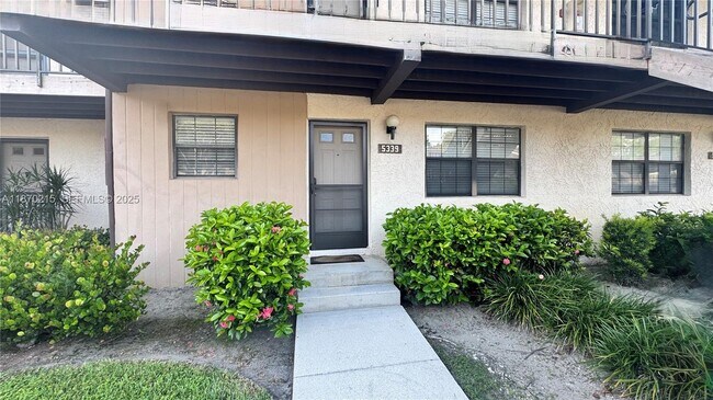 Foto del edificio - 5339 Treetops Dr