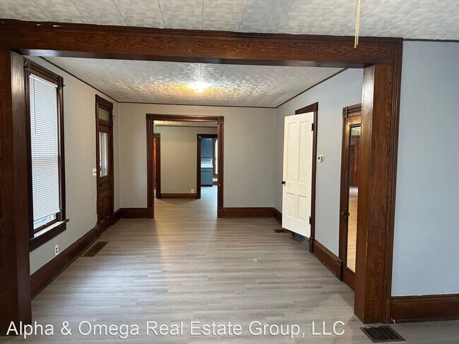 Building Photo - 3 br, 1 bath House - 325 S Boston