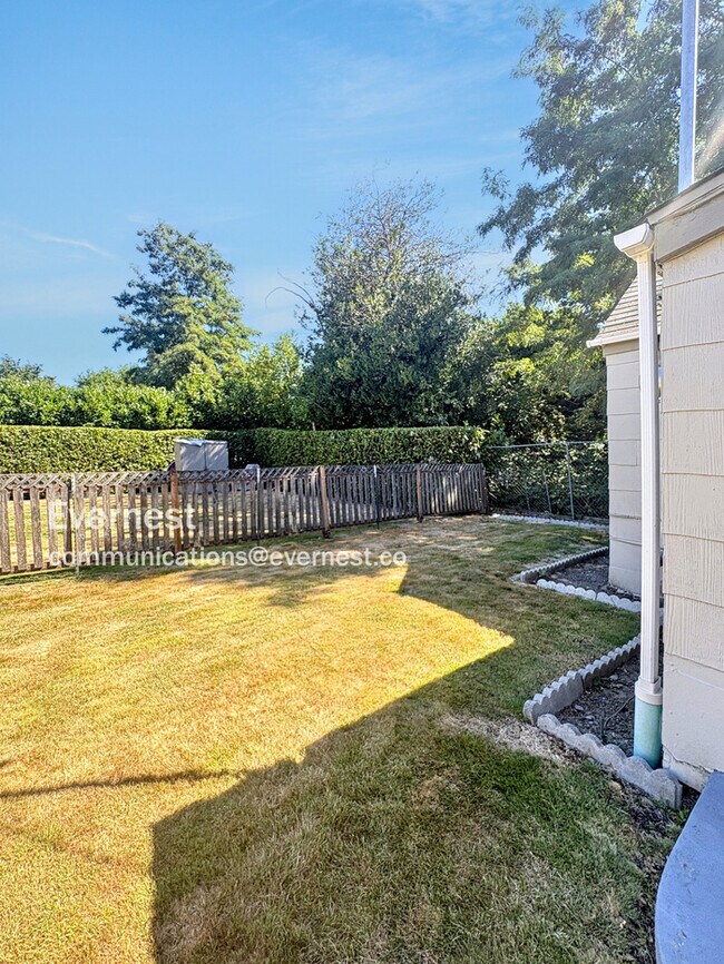 Building Photo - 2 Bedroom Home in Auburn / Near Hiking  / ...