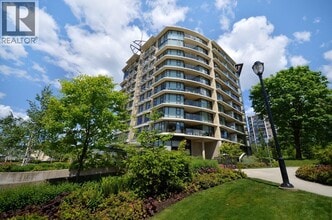 Building Photo - 683 W Victoria Park