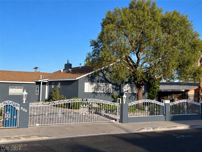 Foto del edificio - 504 Falcon Ln