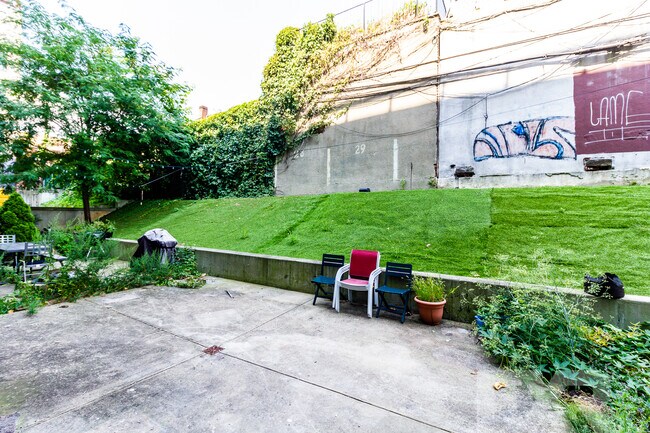 Foto del edificio - 114 Troutman St