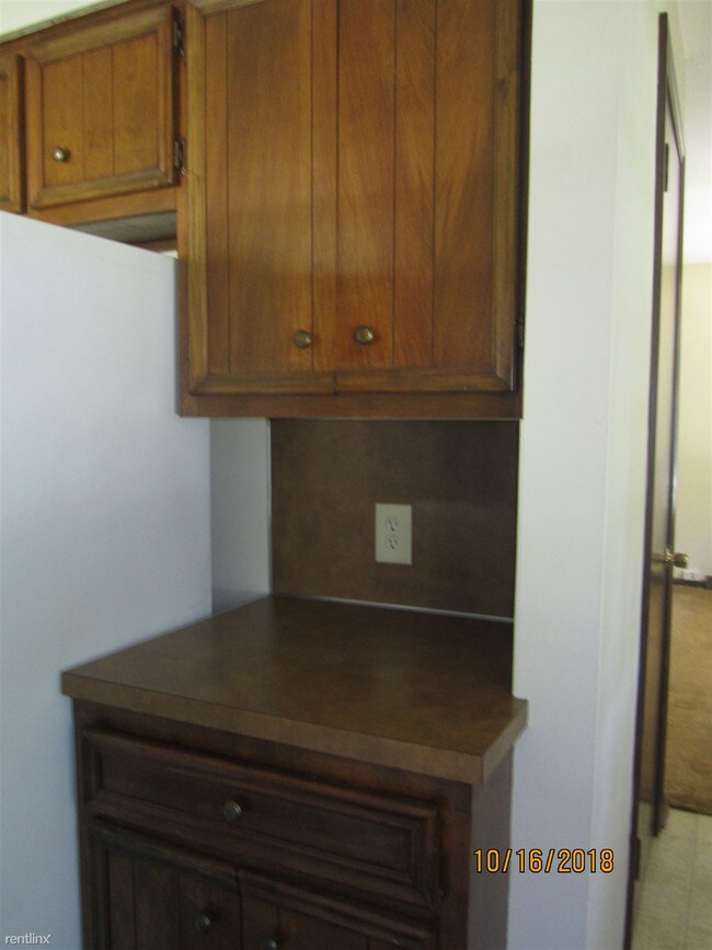 Building Photo - 2 br, 1 bath  - 3824 Burlingame Ave SW