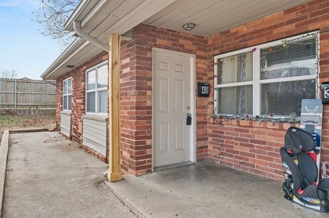 Photo - 704 W Oak St House