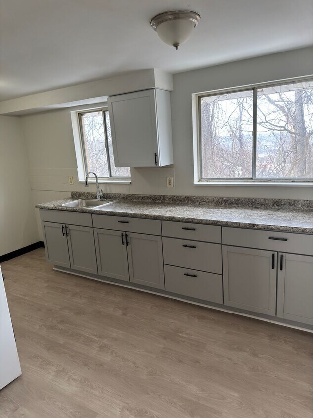Primary Photo - Delightful 2bd 1 1/2ba Single Family Home ...