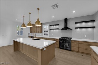 Building Photo - 465 Cabral Peak St