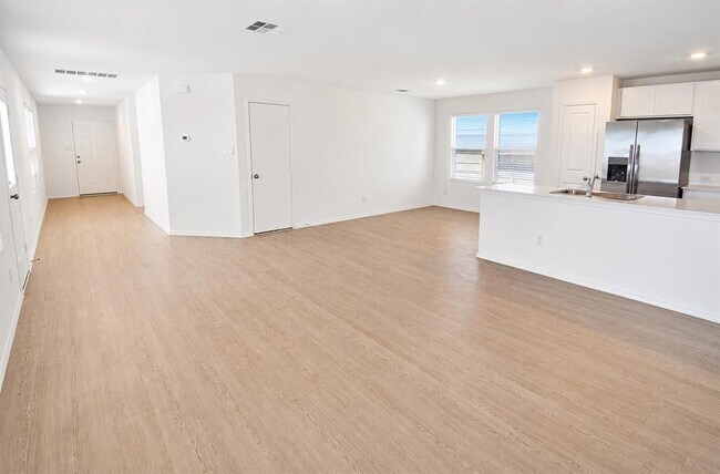 Building Photo - 397 Keefer