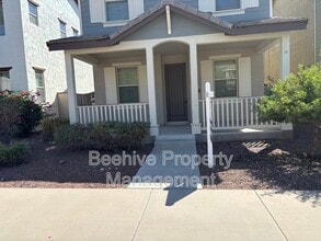 Building Photo - 2947 N Evergreen St