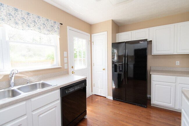 Foto del edificio - Former model home in highly sought after B...