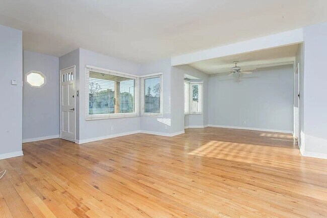 Foto del edificio - 2654 Granville Ave