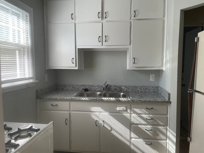 Foto del edificio - 100 E Stewart Rd