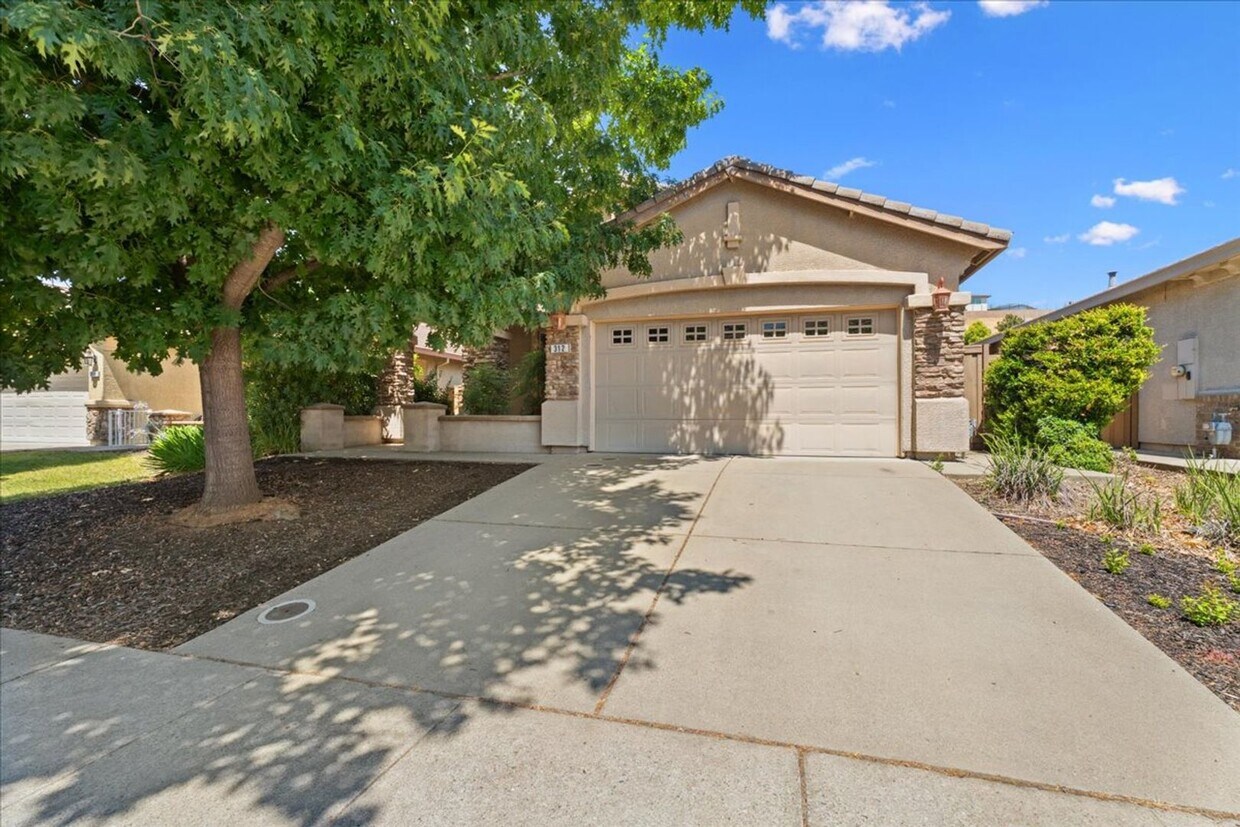Foto principal - 312 Lone Spur Dr