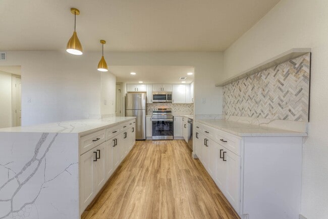 Building Photo - The Garden District Apartments