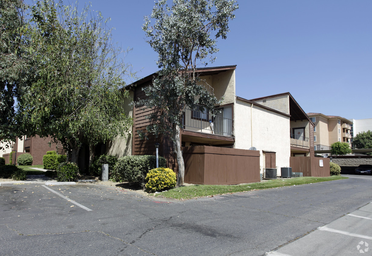 Foto del edificio - Park Village Apartments