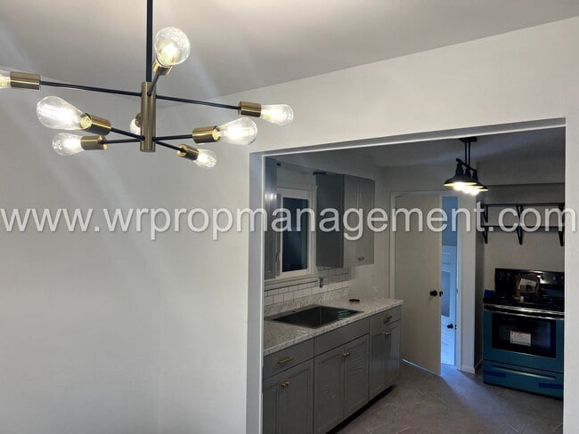 Building Photo - 3 Bed 1 Bath Home in Lambertville Availabl...
