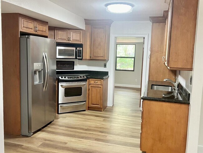 Building Photo - 2416 NE 12th Ter