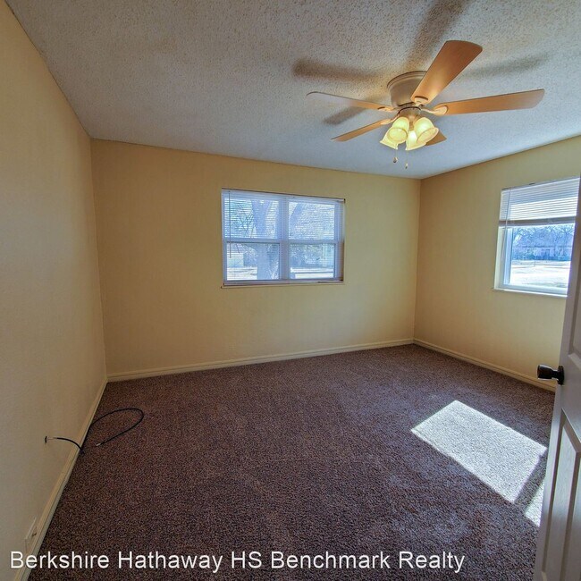 Building Photo - 3 br, 1 bath House - 718 N Beard Ave