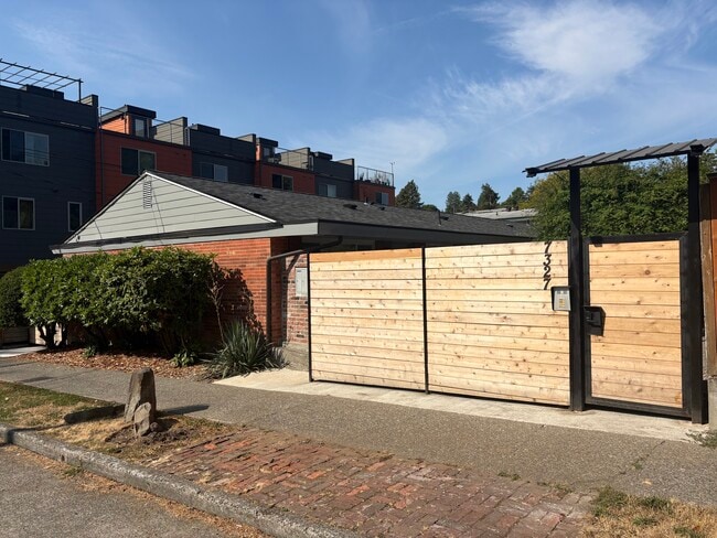 Building Photo - 7327 38th Ave NE