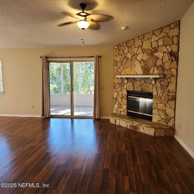 Foto del edificio - 2210 Captain Kidd Dr