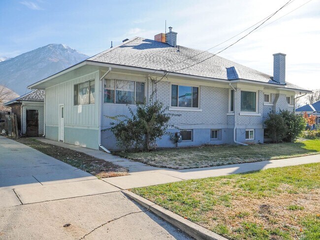 Foto del edificio - Beautiful Home located in the heart of Provo