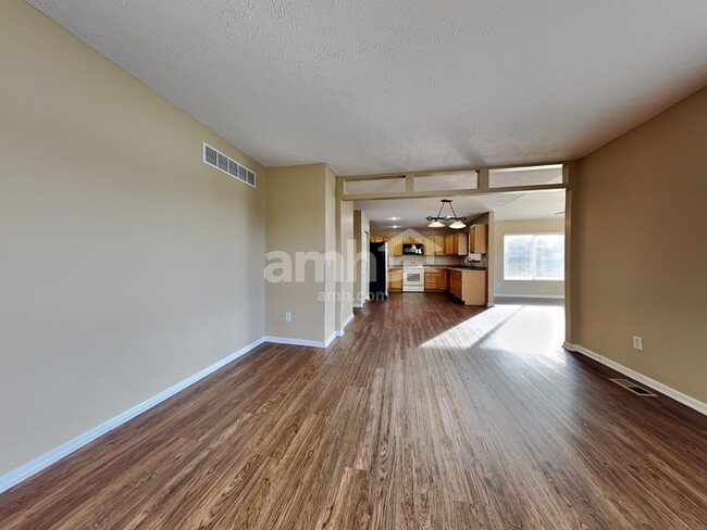 Building Photo - 6545 Waverly Park