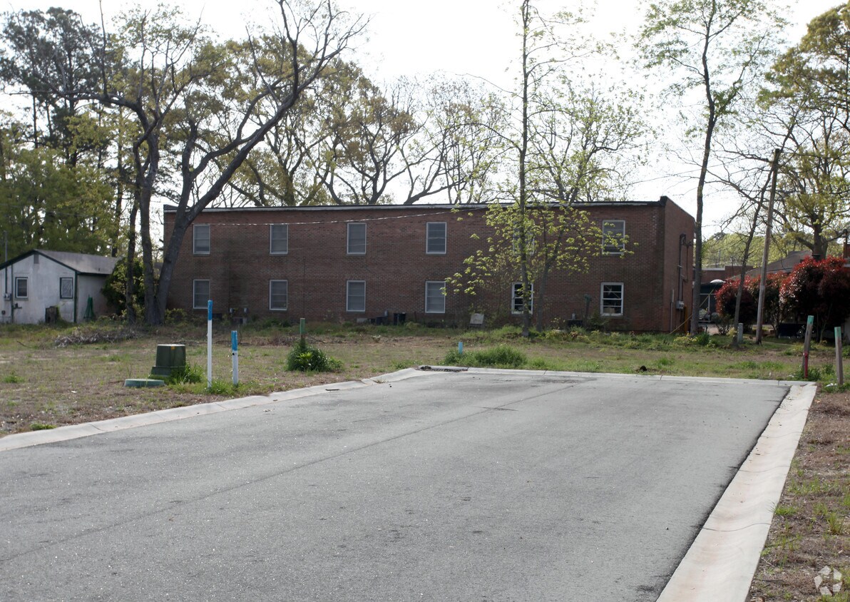 Building Photo - 506 67th Ave