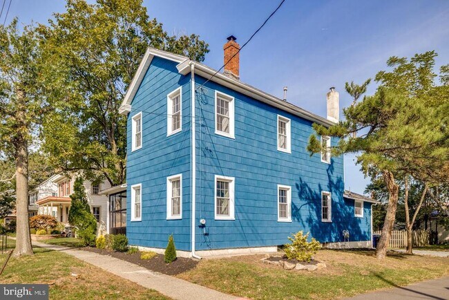 Building Photo - 63 Branch St