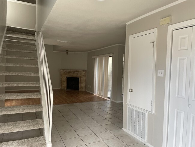 Building Photo - 2206 Capitan Dr