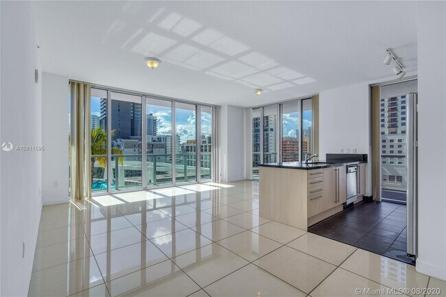 Foto del edificio - 1111 SW 1st Ave 1025-N Miami Fl 33130
