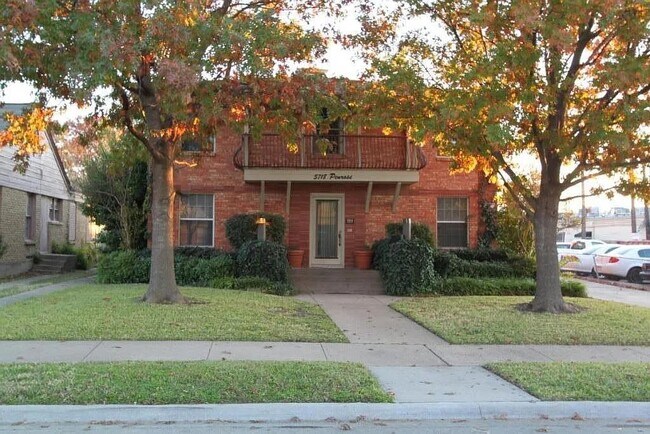 Jardín delantero - 5718 Penrose Ave