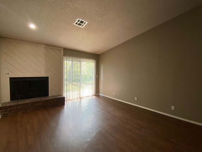 Building Photo - Sapulpa Duplexes 1811-1813