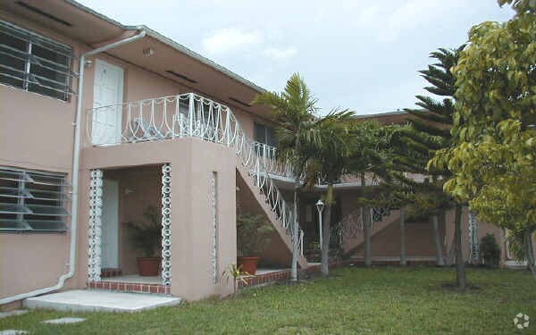 Foto del edificio - 6000 W Flagler St