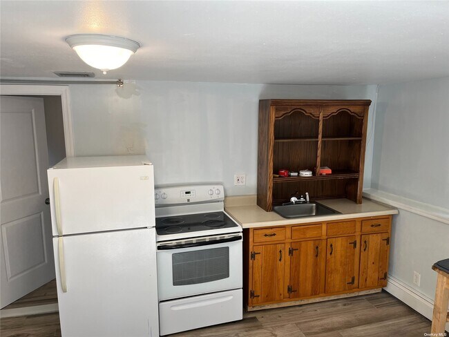 Building Photo - 124 Ketay Dr S