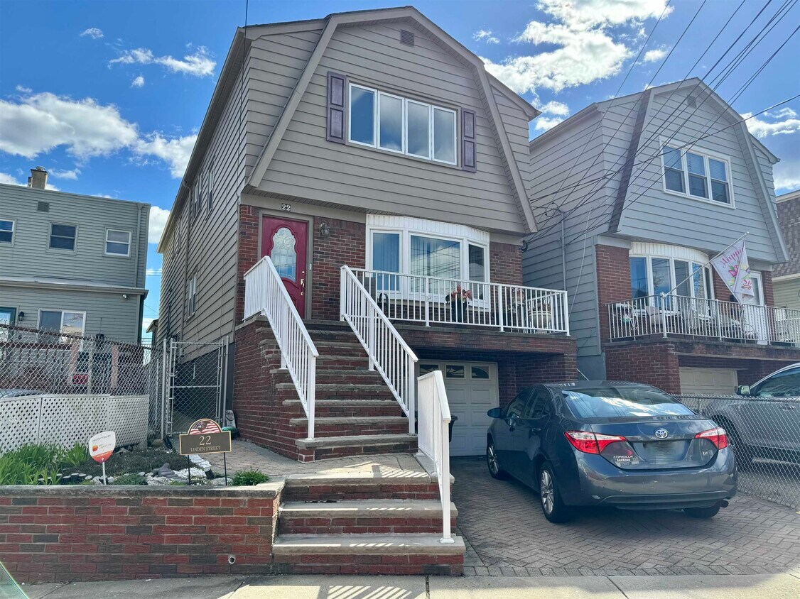 Primary Photo - 22 Linden St