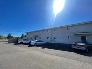 Building Photo - 32000 Pineway Rd