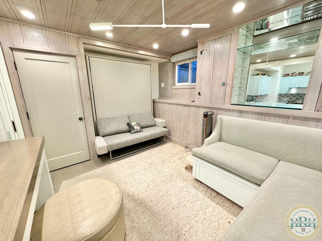 Primary Photo - Stunner! Gorgeous Studio Unit in the heart...