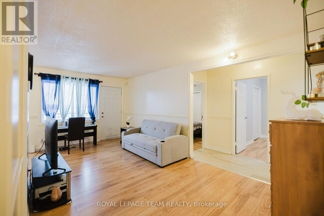 Building Photo - 2044 Arrowsmith Dr