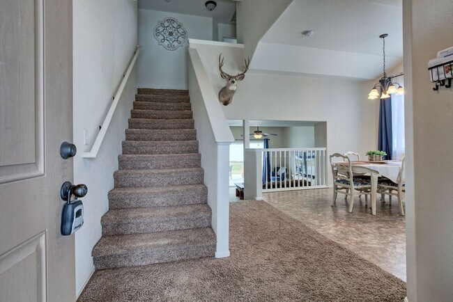 Foto del edificio - 3 Bedroom 2 1/2 Bath Split Level in Johnstown