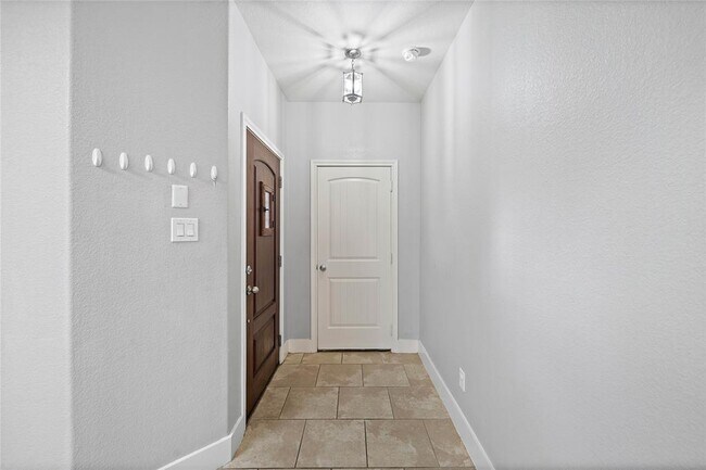 Foto del edificio - 3314 Halle Trace Ln