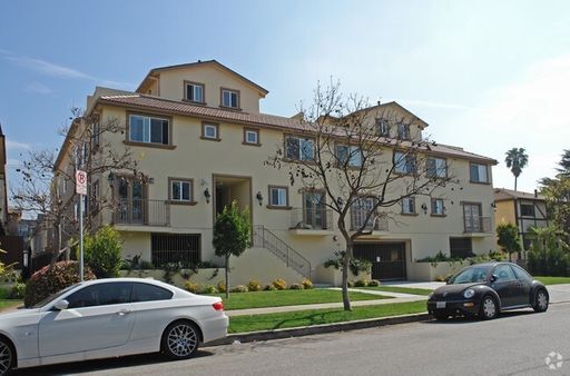 Building Photo - 3668 Mentone Ave