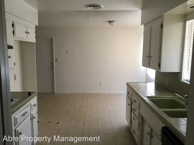 Building Photo - 1013-1013 Mira Loma Dr
