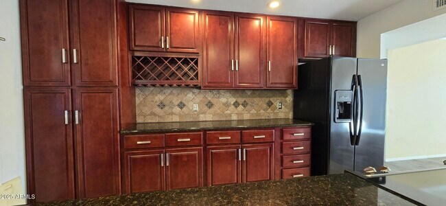 Foto del edificio - 2132 E Oxford Dr