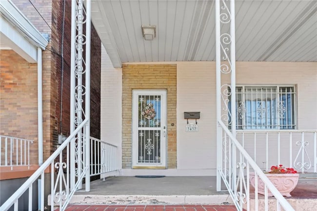 Building Photo - 3437 Parkview Ave